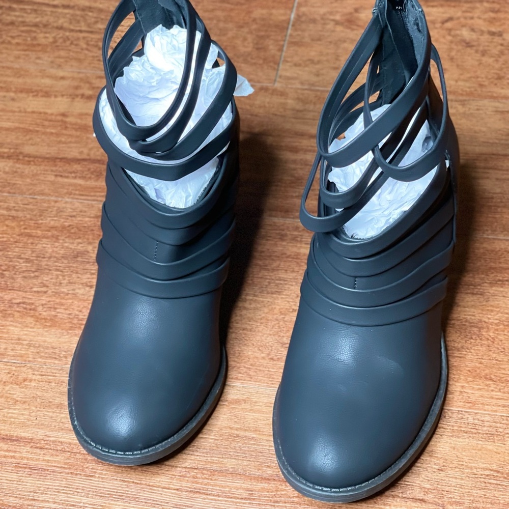 NWOT: Women’s Black Leather Booties - Picture 2 of 7